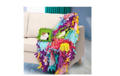 Squishmallows DIY No-Sew Blanket &amp; Pillow Kit, Multicolor.