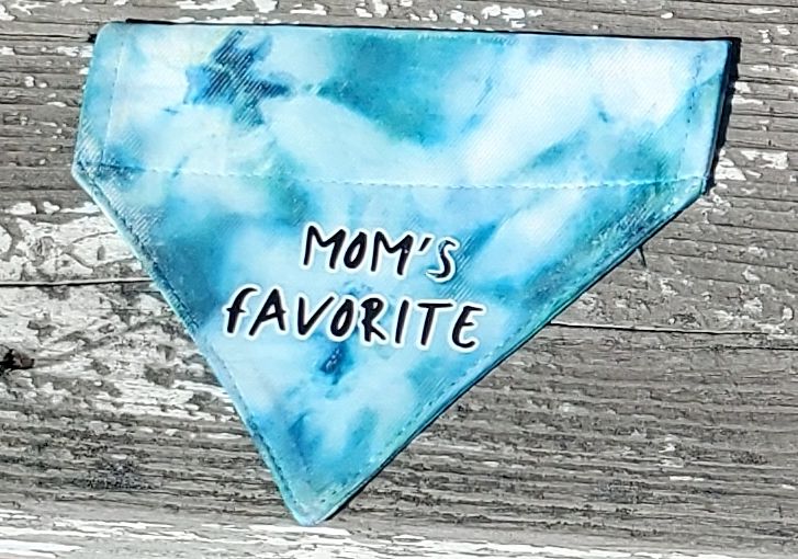 XS Tye Dyed Bandanas, Color: Blue, Phrase: Mom&#39;s Favorite