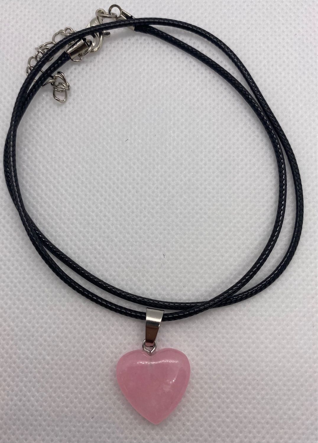 Natürlicher Steinherz Anhänger mit Schwarzer Lederkette Rosa
