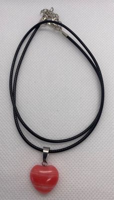 Natürlicher Steinherz Anhänger mit Schwarzer Lederkette Rosa mit Weiss