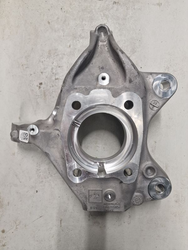KNUCKLE FRONT RIGHT