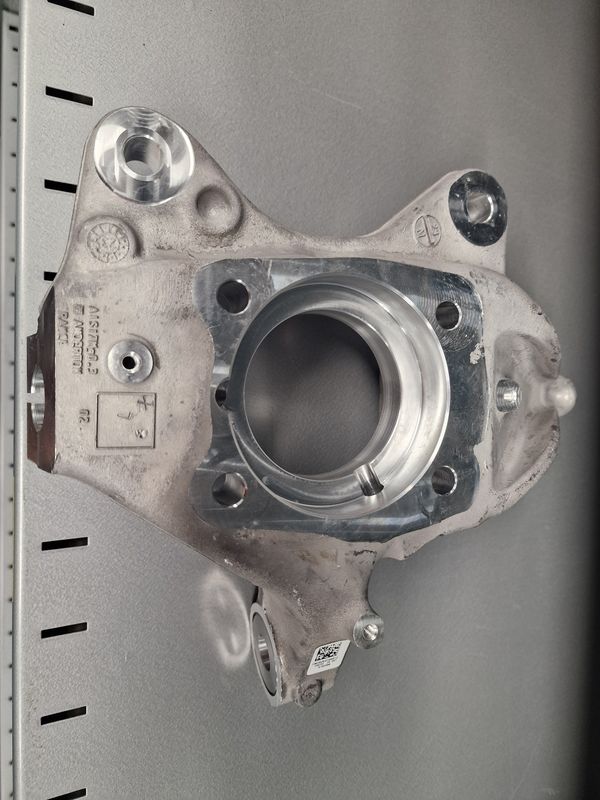 KNUCKLE FRONT LEFT