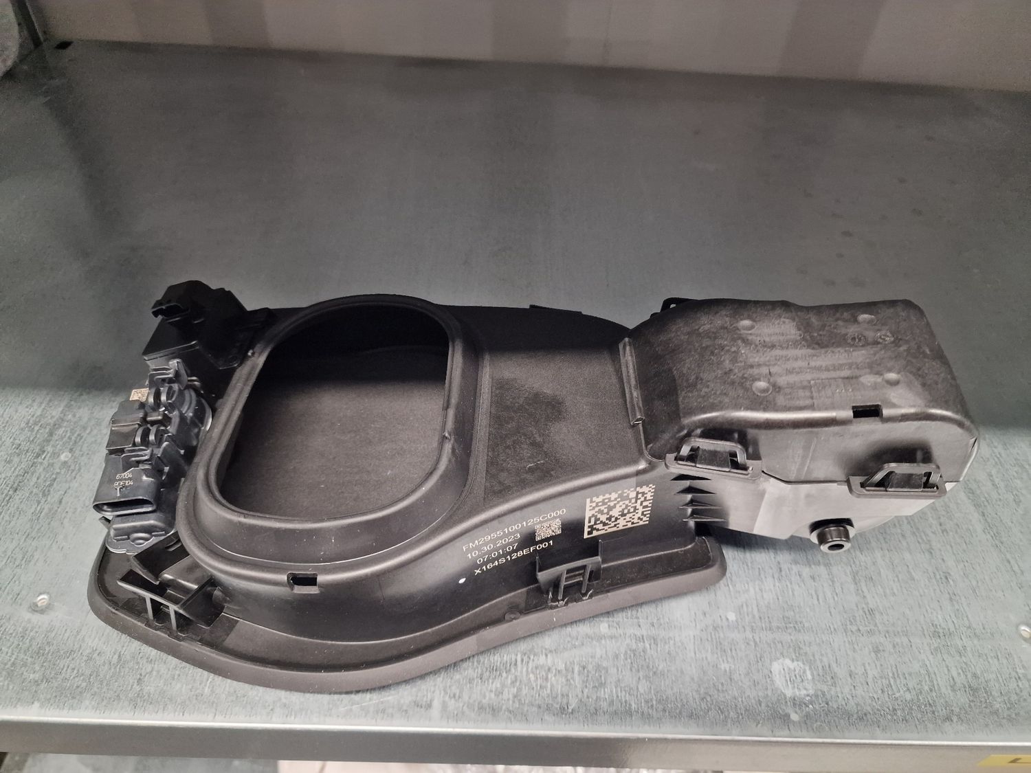 CHARGING LID HOUSING US E