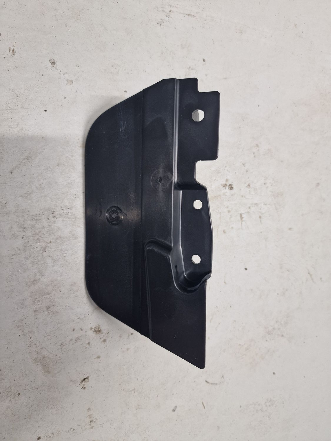 REAR WHEEL AIR FLAP RH
