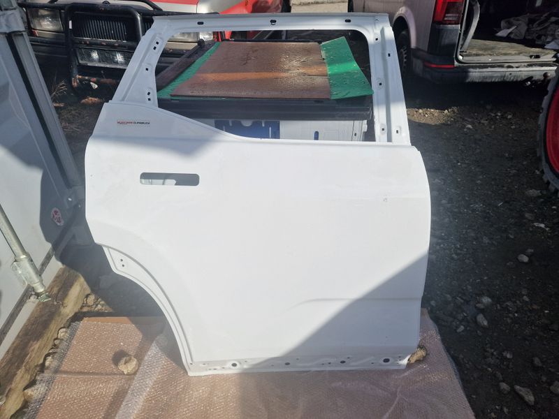 DIW ASM REAR DOOR RH white - used