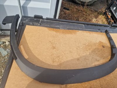 ASM CLADDING FRT LH - used
