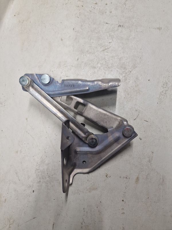 HOOD HINGE RH