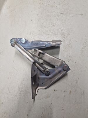 HOOD HINGE RH