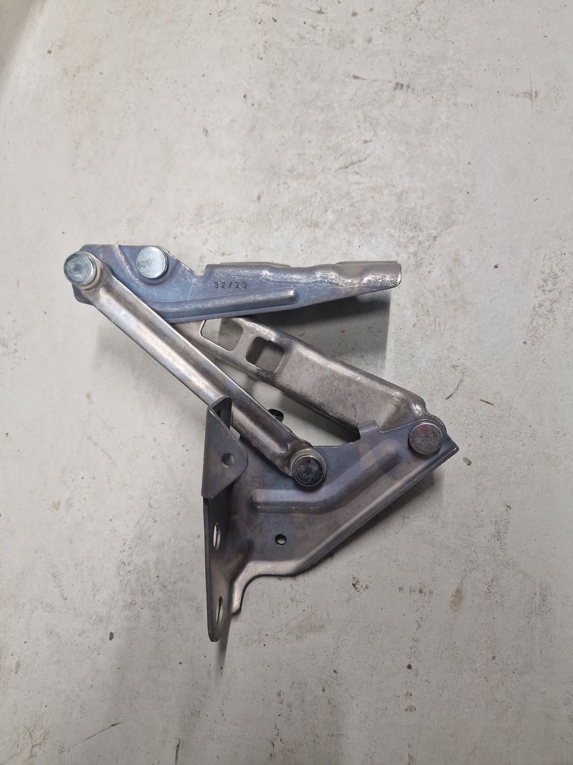 HOOD HINGE RH