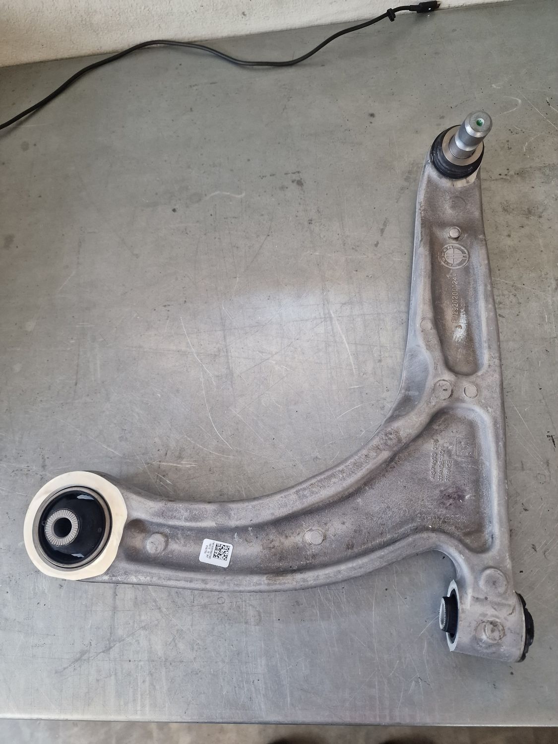 LOWER CONTROL ARM FRONT RH ASM