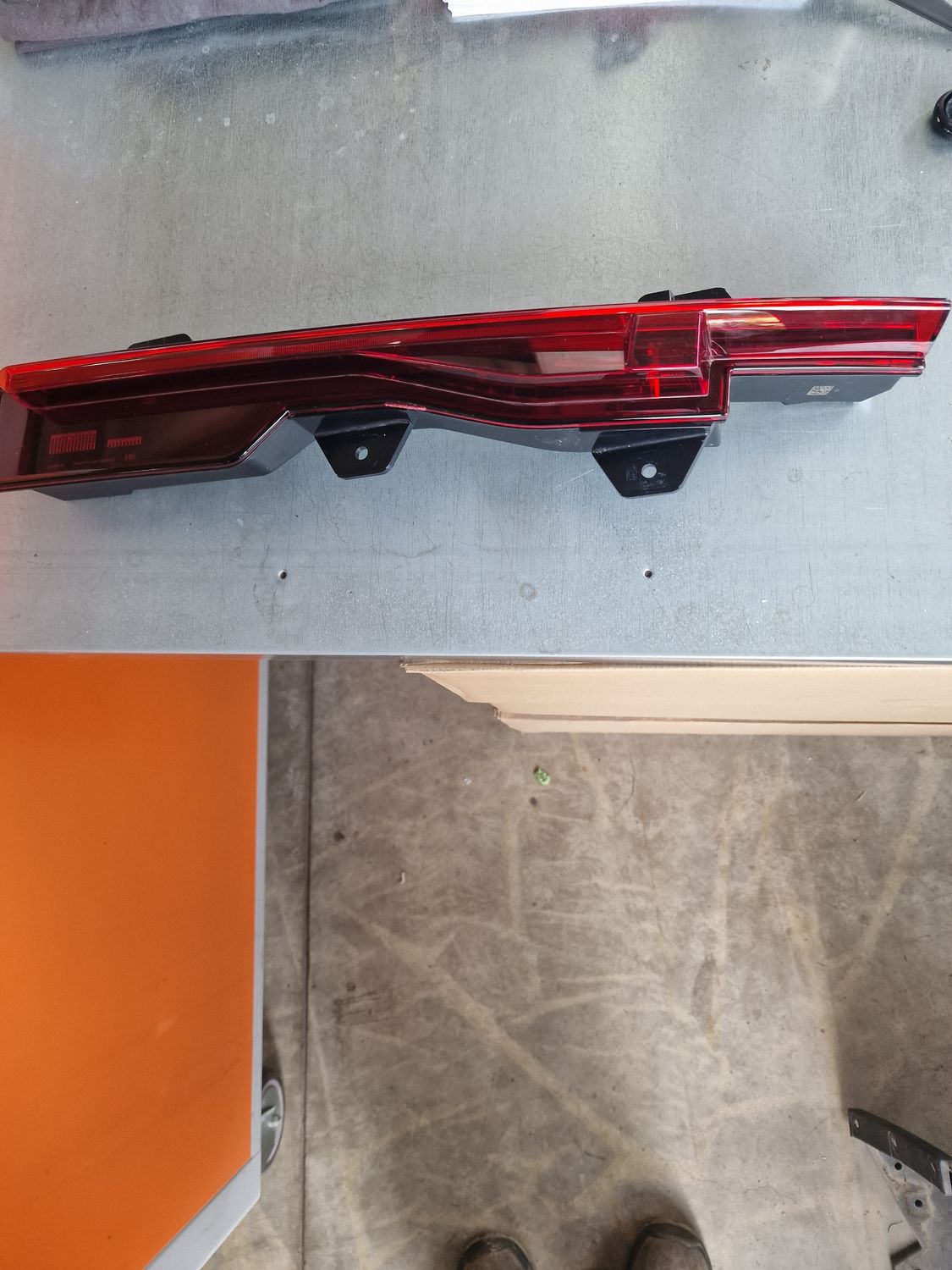 REAR LAMP TAILGATE RH