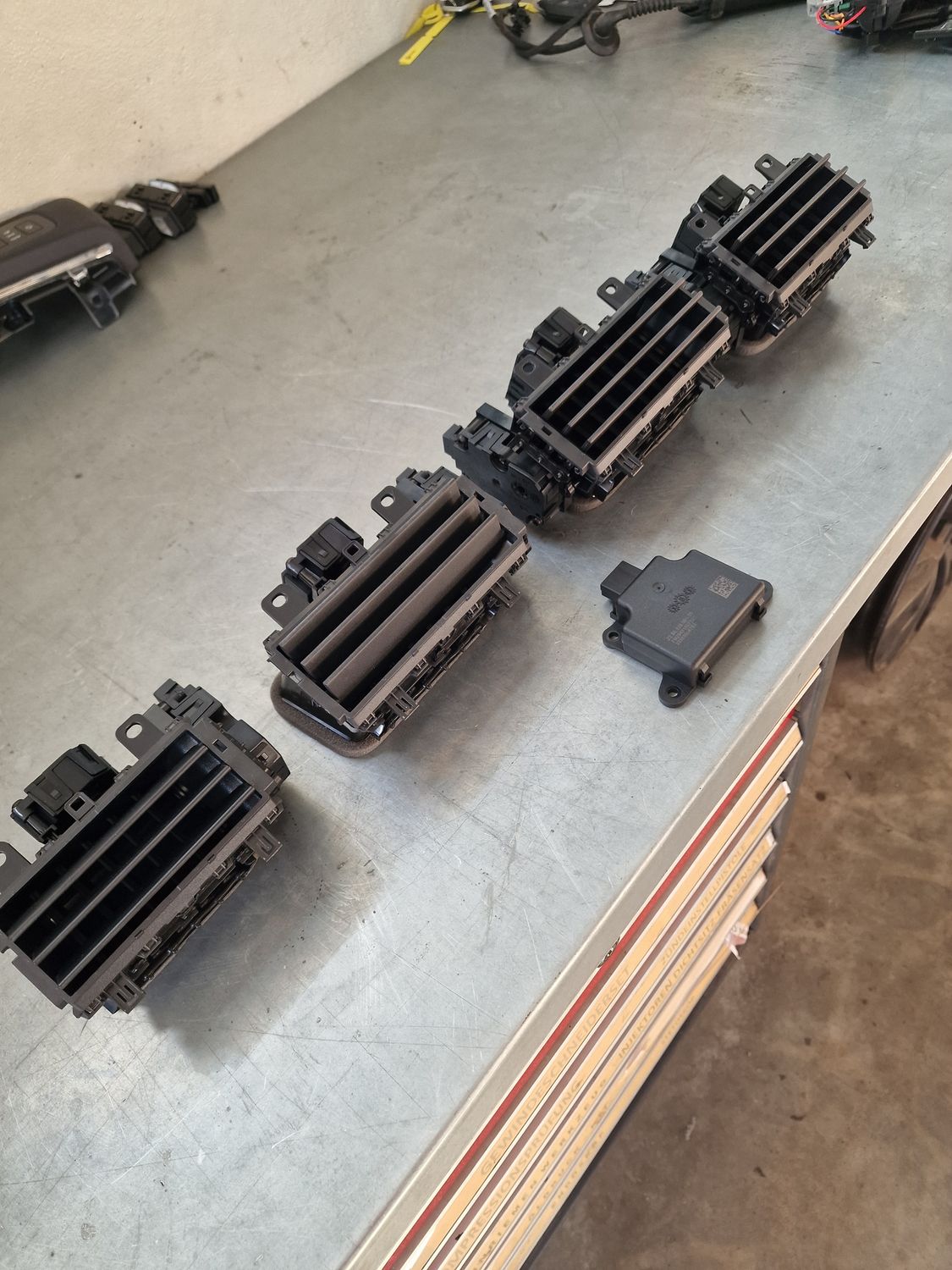 ELECTRIC VENT OUTER SET INCL CONTROLLER