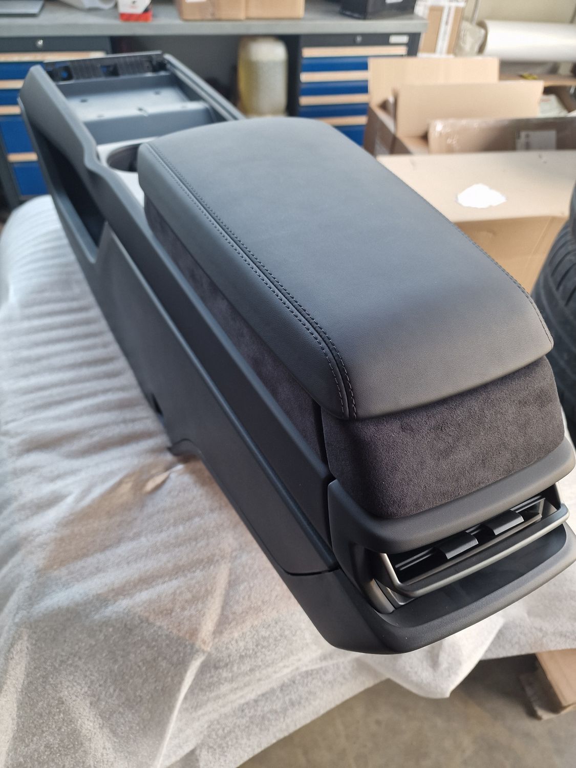 CNSL ASSY EXTREME LHD BLACK