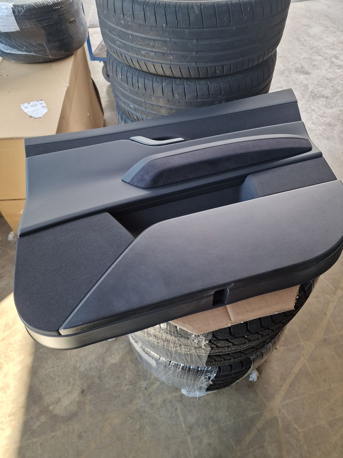 TRIM FR DOOR ASSY RH LHD