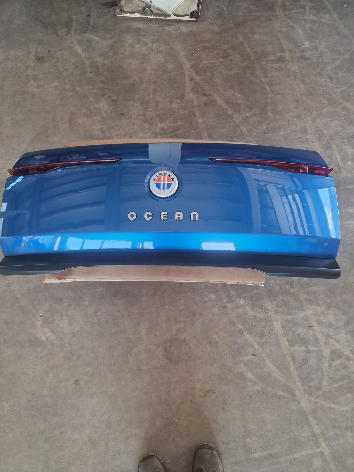 FP TAILGATE ASM Blue Planet USED incl REAR LAMPS and ILUMINATED LOGO and WIRING HARNES