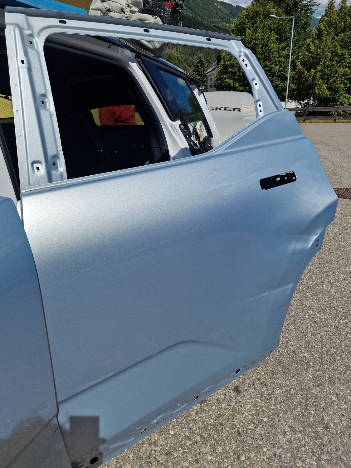 DIW ASM REAR DOOR LH Silver Lining Meatallic USED