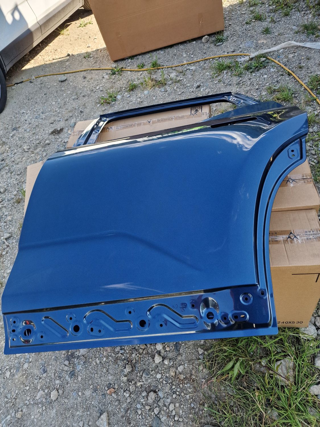 DIW ASM REAR DOOR LH Marianablue NEW slightly damaged