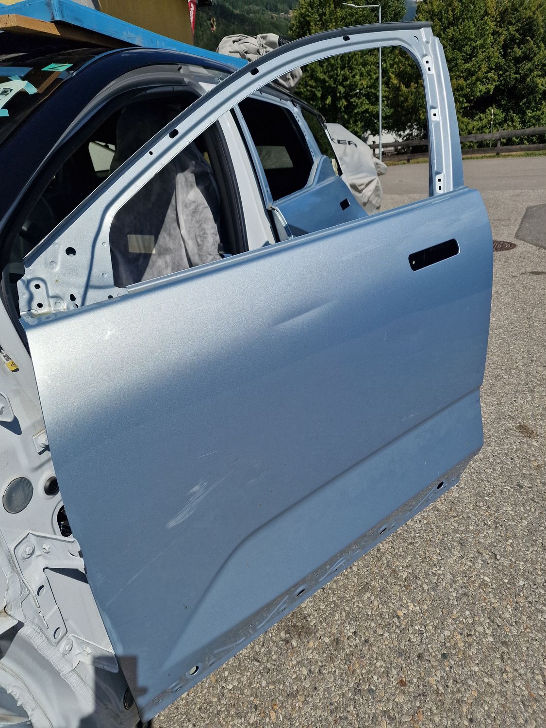 DIW ASM FRONT DOOR LH Silver Lining Metallic USED