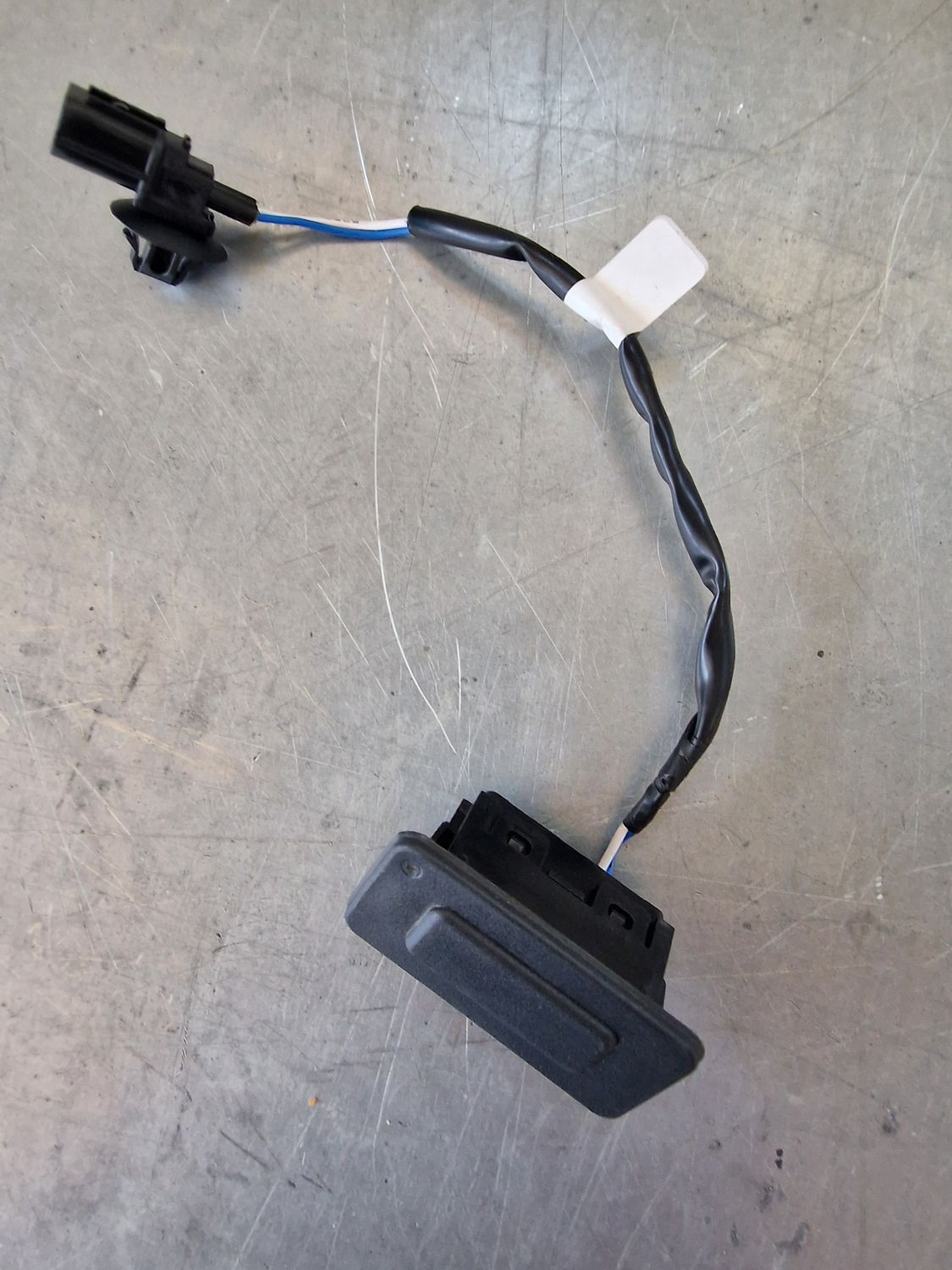 TRUNK LID SWITCH OUTSIDE
