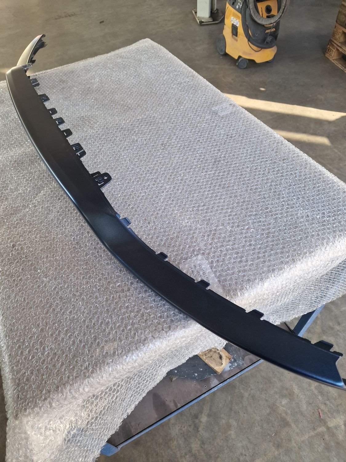 REAR BUMPER STRIP ACBM