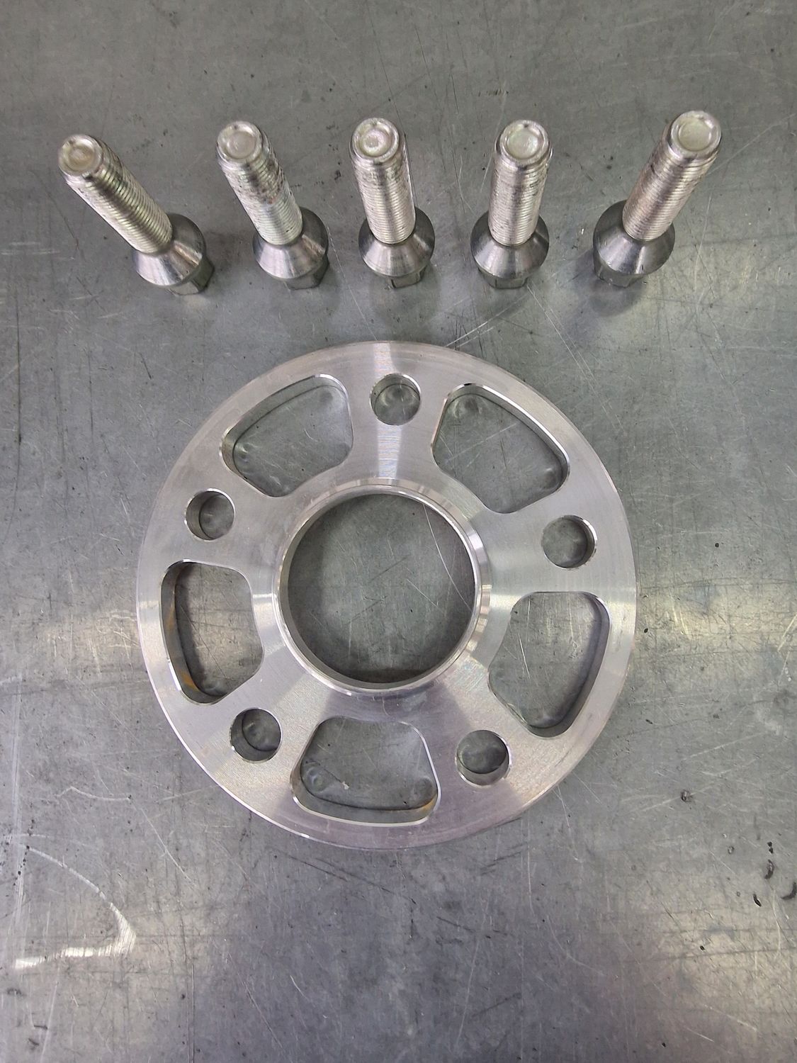 Spurverbreiterungsplatten fuer Fisker Ocean Set