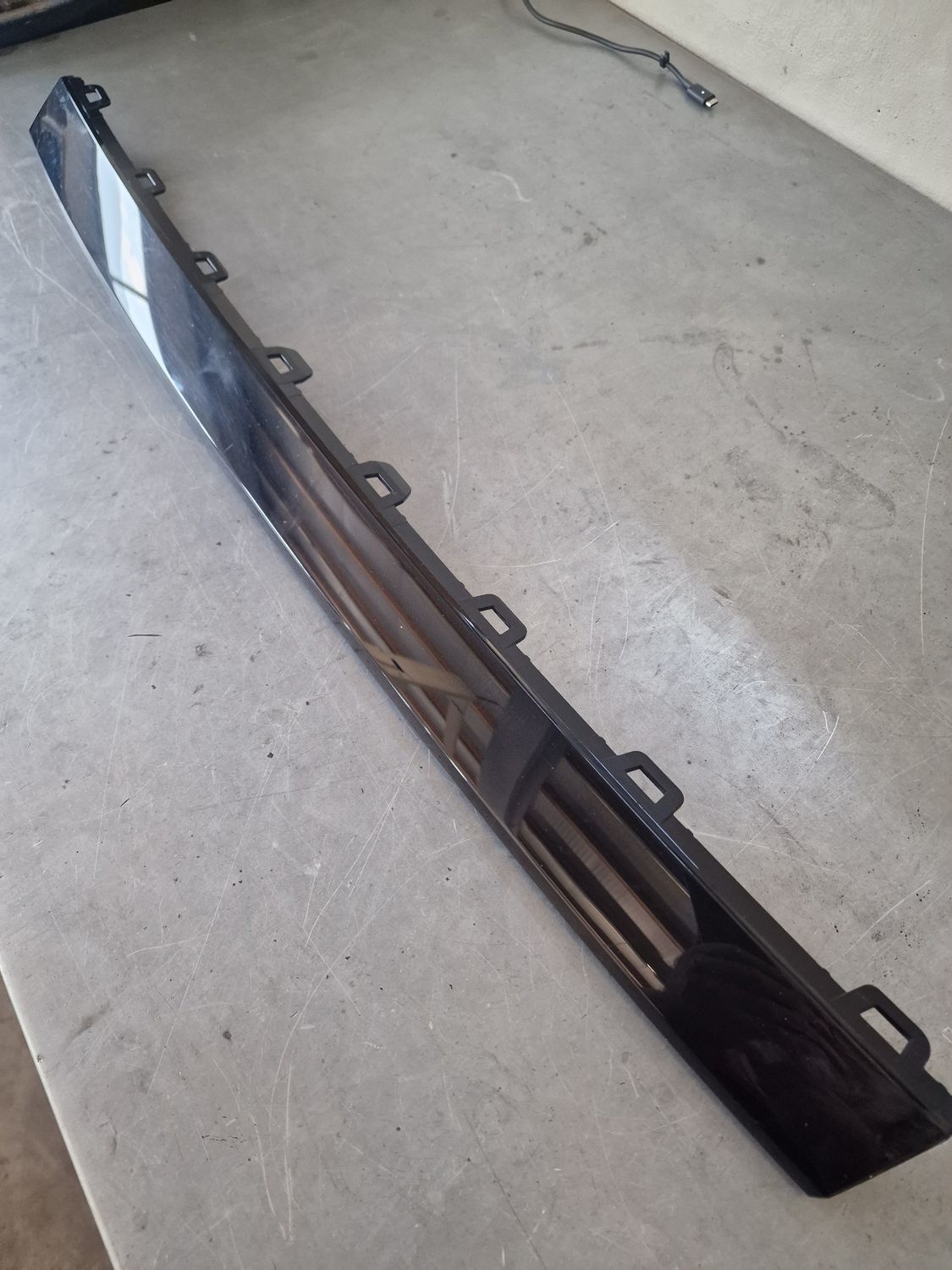 FRONT BUMPER UPPER STRIP USED