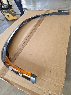 ASM CLADDING FRT LH with a smooth surface incl Frontside Reflex