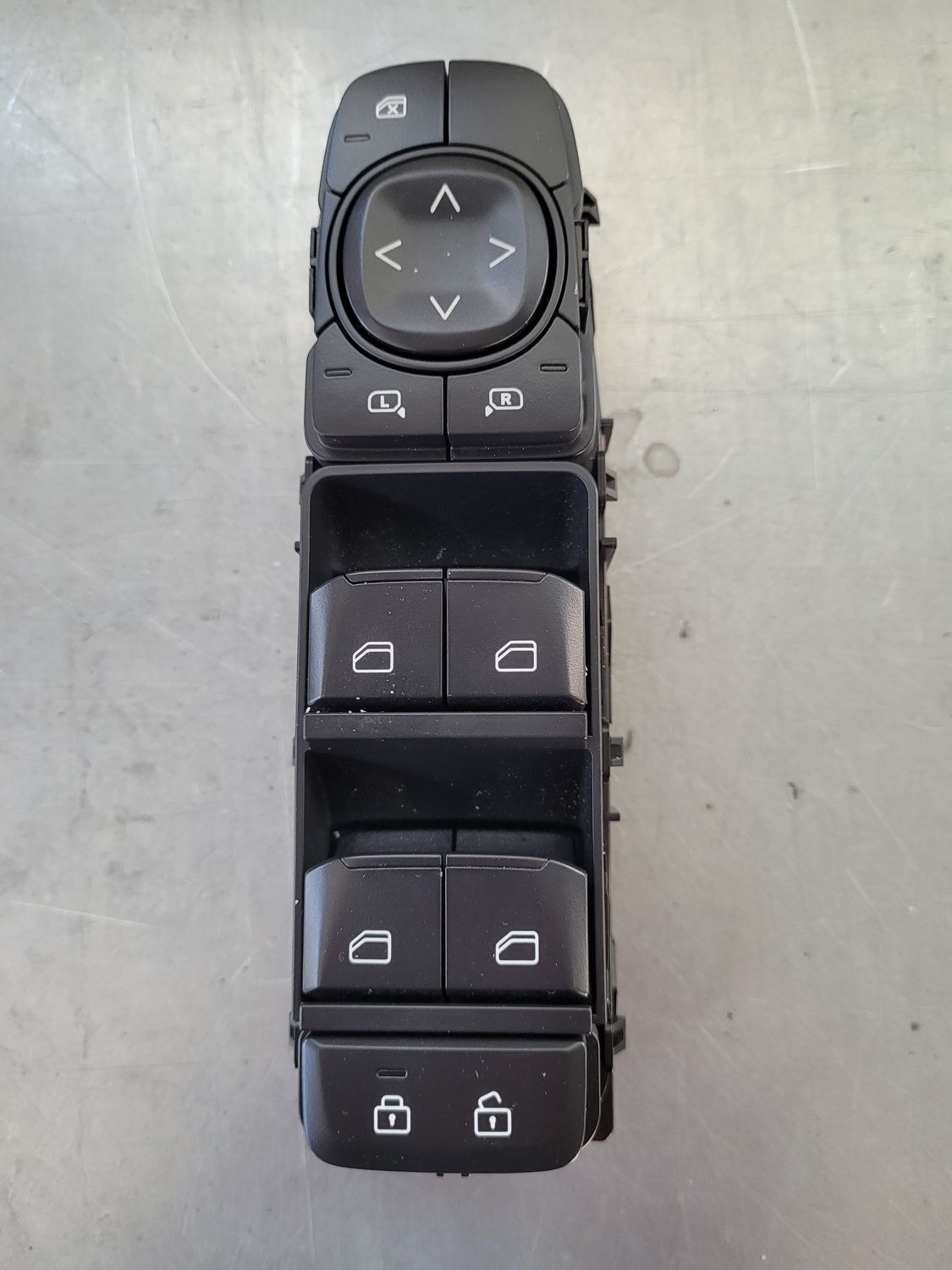 SWITCH PANEL FR DR TRIM LH LHD