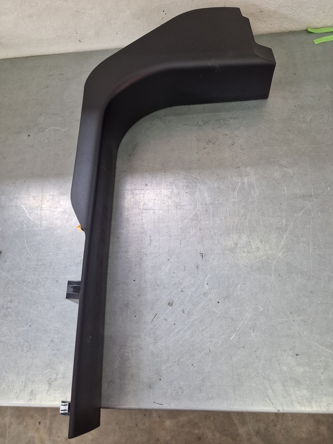 TRIM A PILLAR LWR ASSY RH