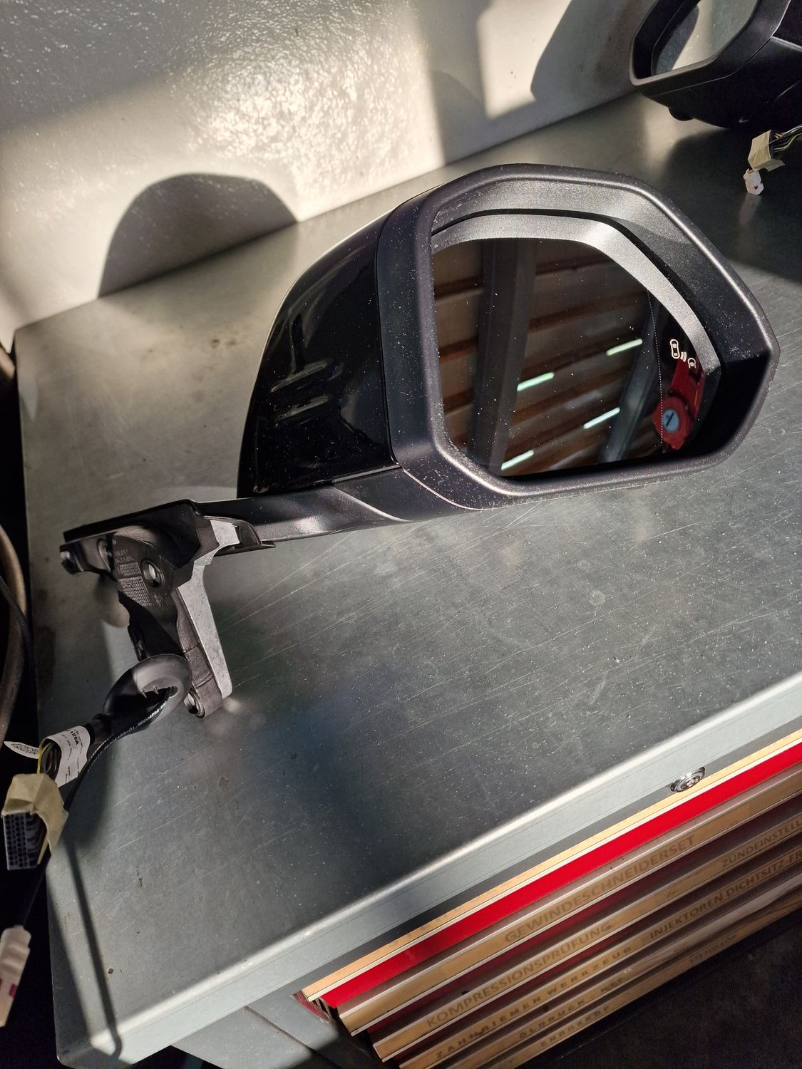 ASSY OUT MIRROR UN RH MEM PWR LOGO DIM