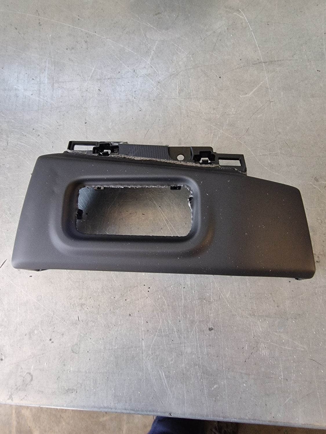 IP MIDROLL LOWER DRIVER SIDE LHD BLACK