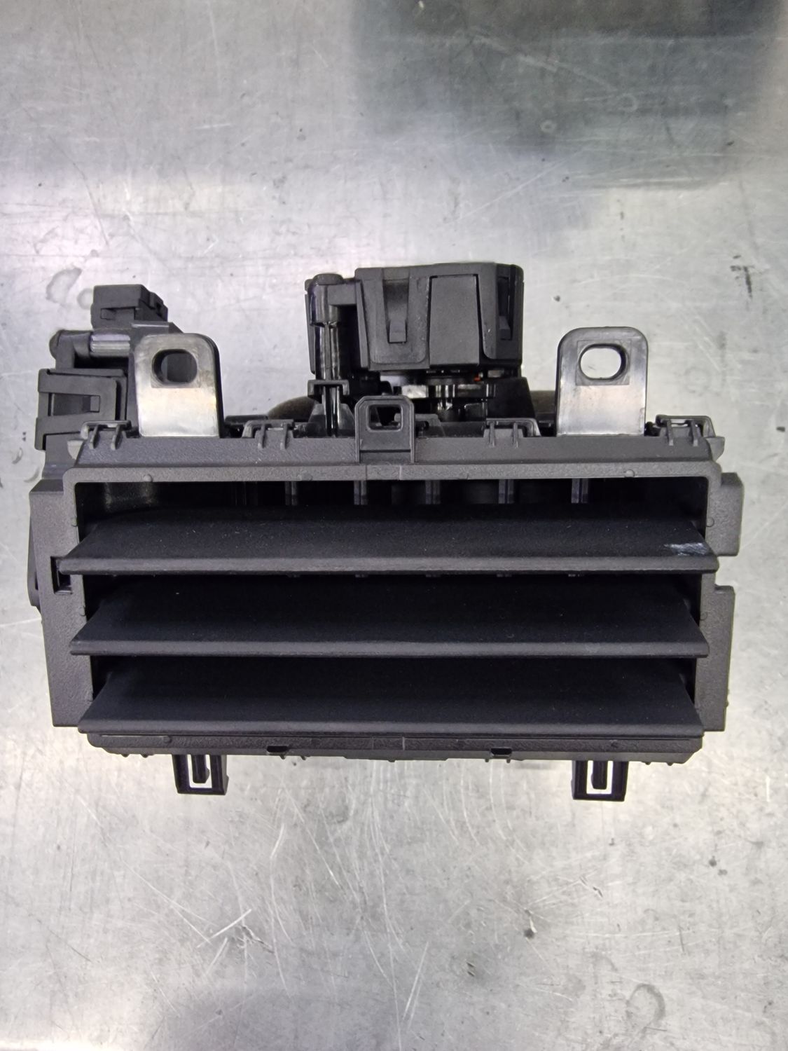 ELECTRIC VENT SIDE LEFT