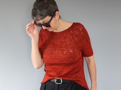 Marienbad – Strickanleitung für Rundpassenpullover mit Lacemuster