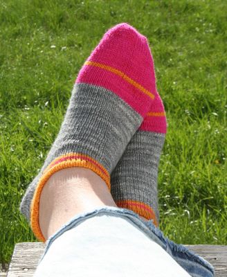 Strickanleitung Fit for Sun – kurze Sneakersocken mit Fersenlasche für den Sommer