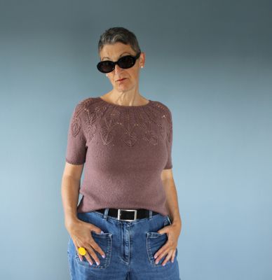 Regensburg – Strickanleitung für Rundpassenpullover mit Muster, top-down