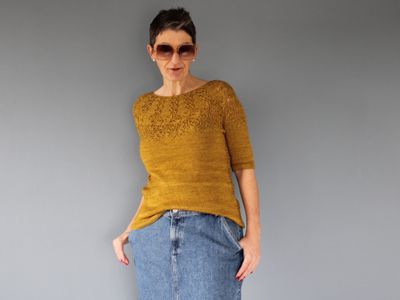 Tepla – Strickanleitung für Rundpassenpullover mit Lacemuster, top-down
