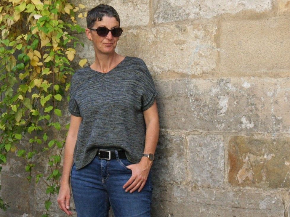 Comfy Slipover – Strickanleitung für ärmellosen oder langärmeligen V-Ausschnitt-Pullover