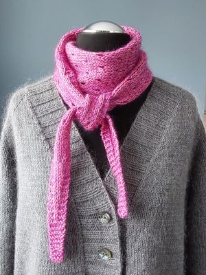 Antonia – Lochmuster-Schal oder Stirnband | Strickanleitung für 50g-Garnreste | Inkl. Charts &amp; Tutorials | Ideal für Anfänger:innen