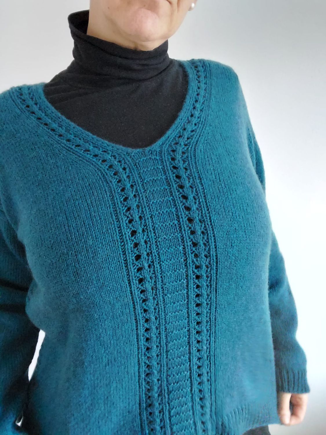 Depot – Strickanleitung für Pullover oder Pullunder mit Muster, top-down