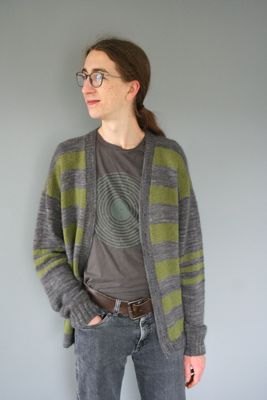 Odessa – Nahtlos gestrickte Unisex-Jacke für Damen &amp; Herren | Anleitung in 10 Größen