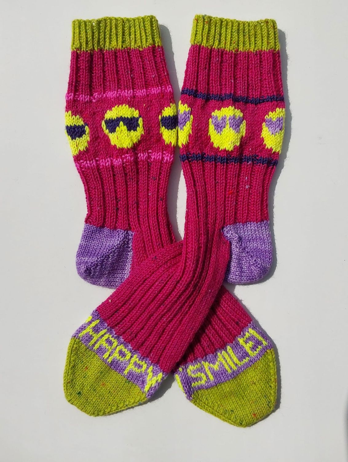 Emoji Socken stricken – Strickanleitung für fröhliche Colorwork-Socken