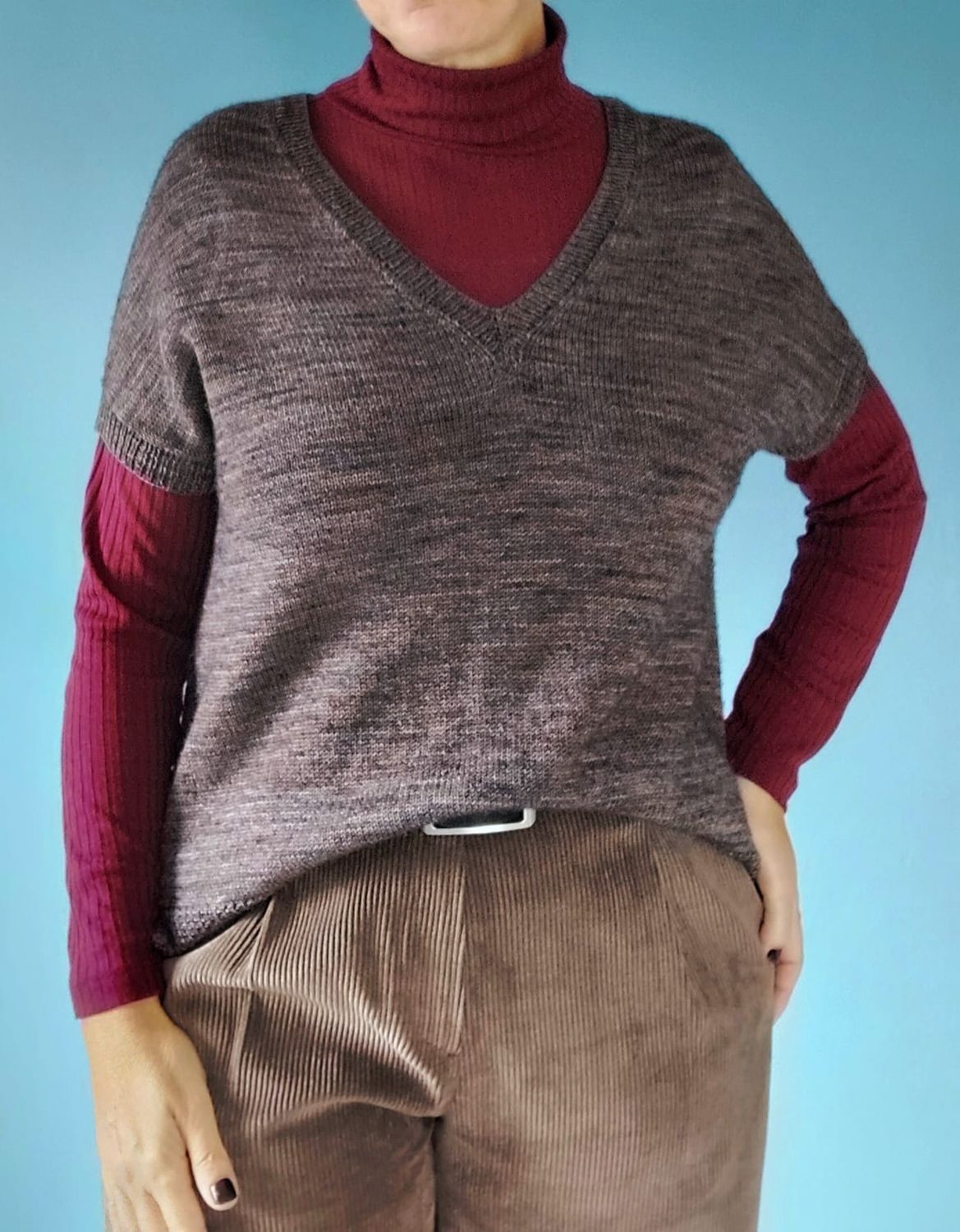 Comfy V Neck Sweater – Strickanleitung für bequemen Pullover mit V-Ausschnitt in Fingering-Stärke