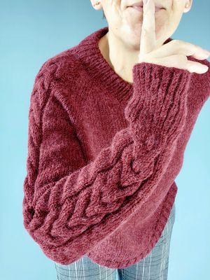 Naila Sweater Strickanleitung – nahtloser Top-Down Pullover mit Zopfmuster | Naila Serie