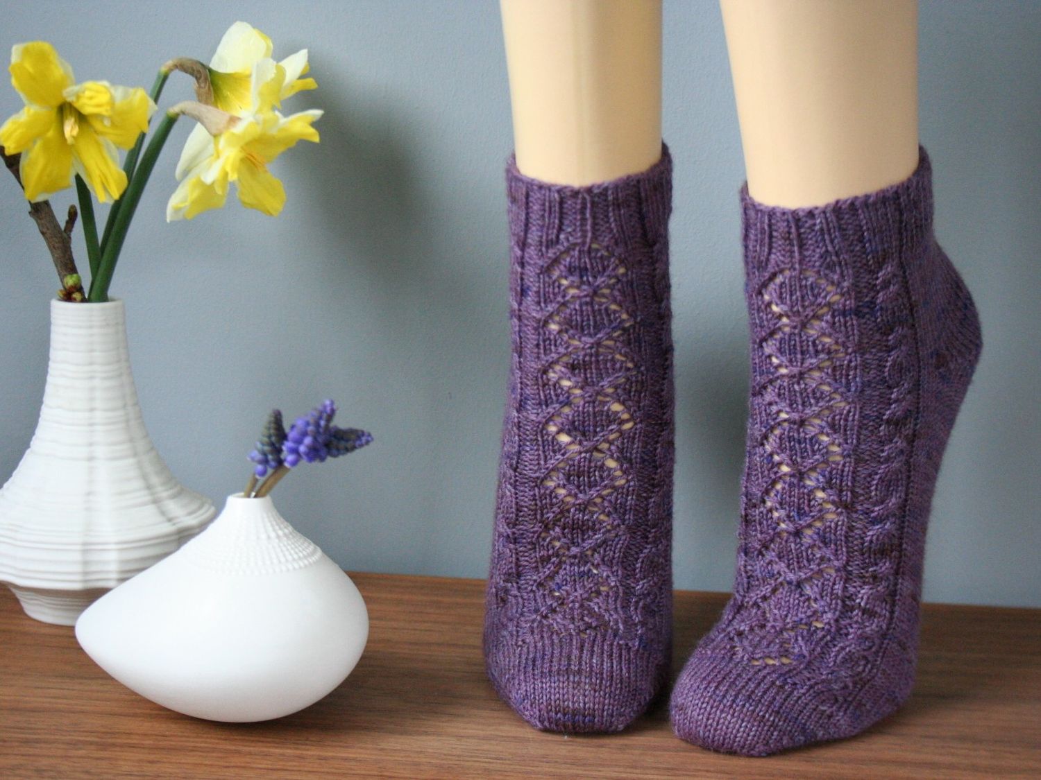 Strickanleitung „Hoffnungsglück“ Socken – Elegante Muster- &amp; Zopfsocken für jede Größe