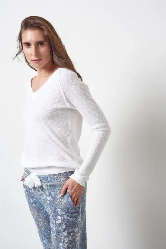 Stone Flowers V-Neck Long Sleeve Tee, Color: White, Size: XS