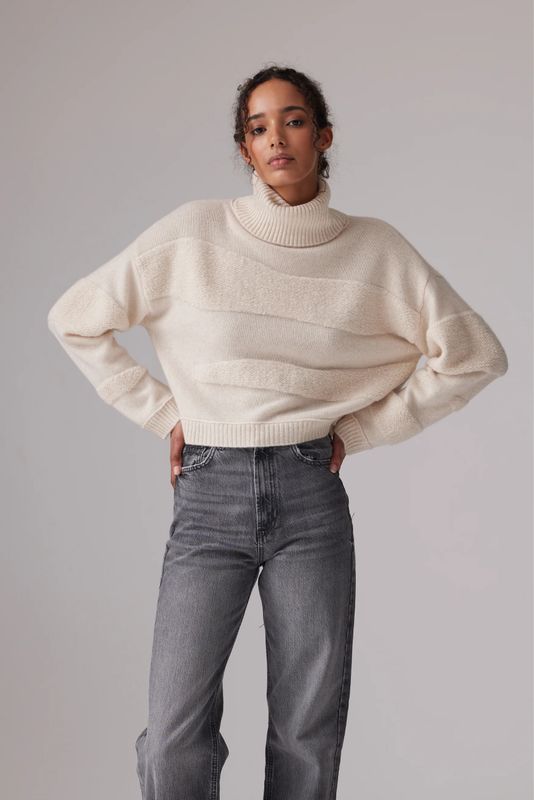 Crush Plushy Stitch Roll Sweater