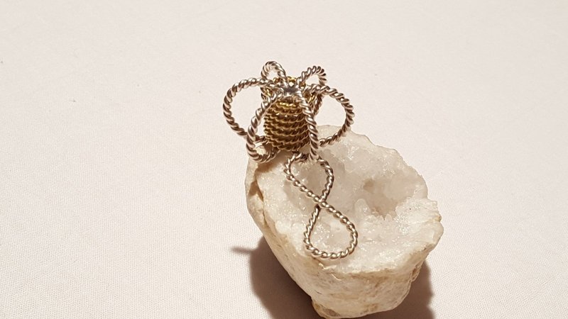 Lost cubit pendant harmonizer with infinite
