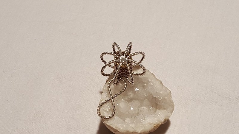 New earth lost cubit pendant with infinite