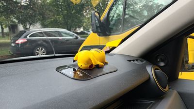 Pokemon Pikachu figurka - na półkę/do samochodu.