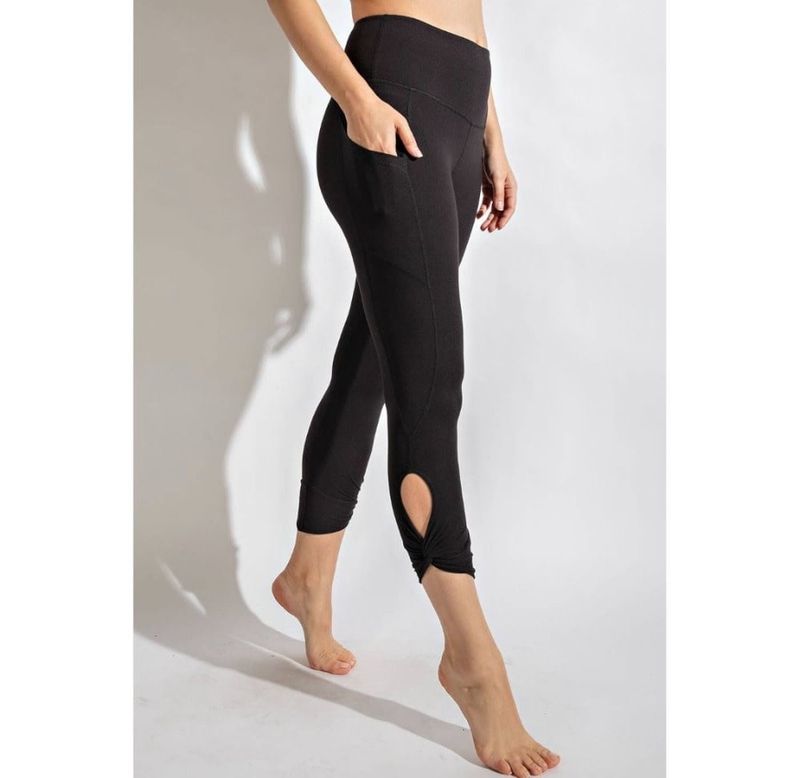 Capri Keyhole Pocket Leggings